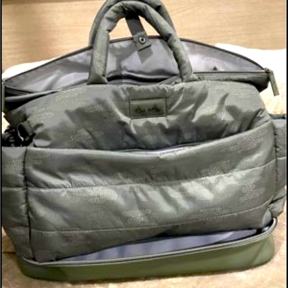 Itzy Ritzy Weekender bag
